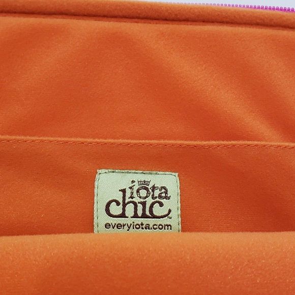 Iota Chic Every Iota Soft Tablet / E-Reader Pouch / Travel Case; Approx. 8 x 10 - Picture 5 of 8